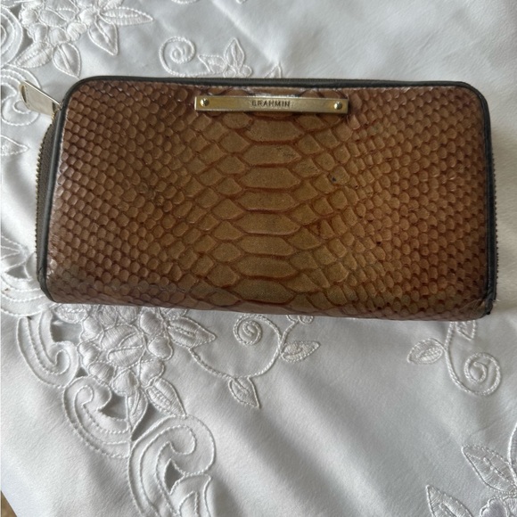 Brahman ladies preowned Cordelia wallet good condition 4 1/2 x 8” - Picture 11 of 14